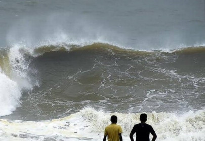 16 dead 100 missing as cyclone hits india sri lanka