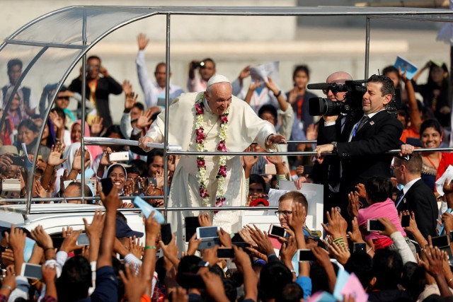 pope francis greets believers as he arrives for a mass in dhaka bangladesh december 1 2017 photo reuters pope francis greets believers as he arrives for a mass in dhaka bangladesh december 1 2017 photo reuters