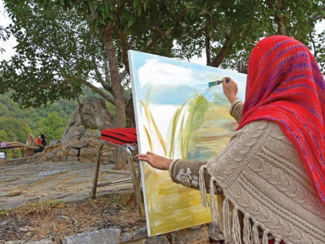 a competitor in the painting competition photo express a competitor in the painting competition photo express