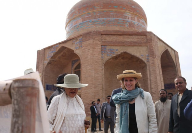 us consul general grace shelton visits makli necropolis photo courtesy us consulate karachi us consul general grace shelton visits makli necropolis photo courtesy us consulate karachi