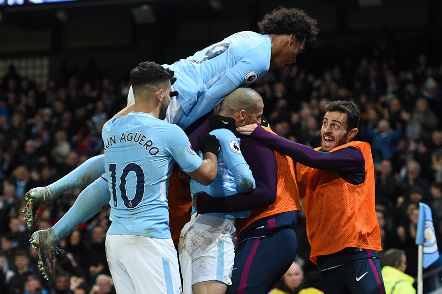 manchester city 039 s players and substitutes celebrates with manchester city 039 s spanish midfielder david silva c after he scores their second goal during the english premier league football match between manchester city and west ham united at the etihad stadium in manchester north west england on december 3 2017 photo afp