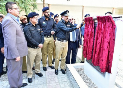 karachi police chief inaugurates madadgar 15 helpline centre karachi police chief inaugurates madadgar 15 helpline centre