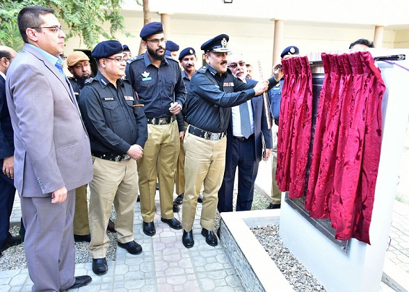karachi police chief inaugurates madadgar 15 helpline centre