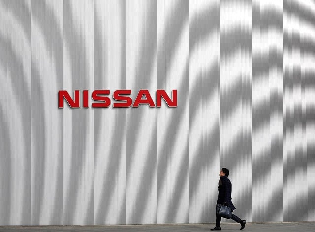 nissan to make electric versions of qashqai juke in britain nissan to make electric versions of qashqai juke in britain