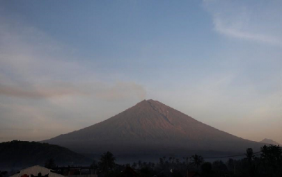 scientists watch and wait as bali s menacing volcano rumbles scientists watch and wait as bali s menacing volcano rumbles