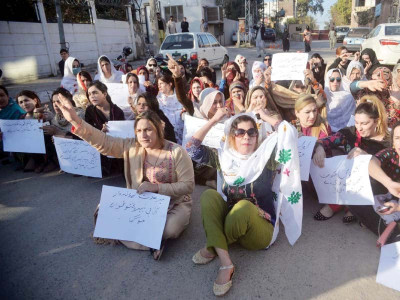 transgender community takes agitation to peshawar s roads transgender community takes agitation to peshawar s roads