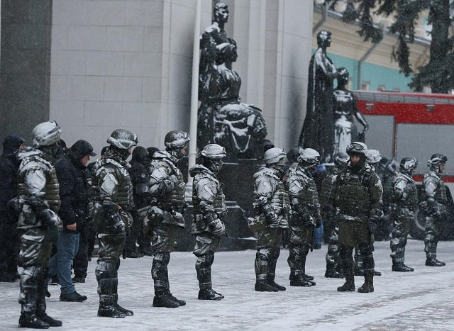 police officers guard the parliament building in kiev ukraine december 6 2017 photo reuters police officers guard the parliament building in kiev ukraine december 6 2017 photo reuters