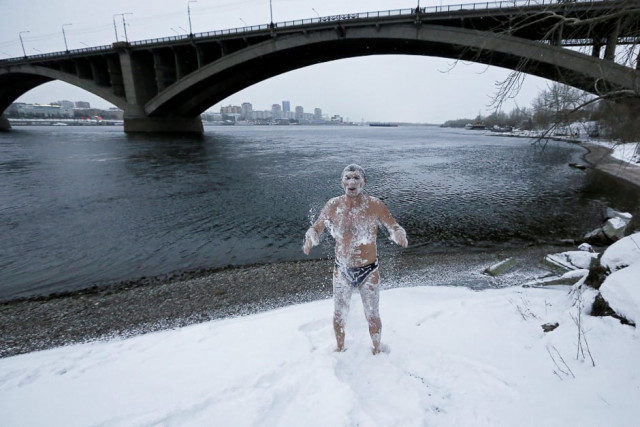 alexander yaroshenko a member of the cryophile winter swimming club rubs himself with snow after swimming in the yenisei river in the siberian city of krasnoyarsk russia photo reuters