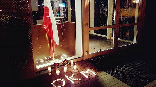 some polish people offered sympathy after the attack on the centre in warsaw photo muslim cultural centre