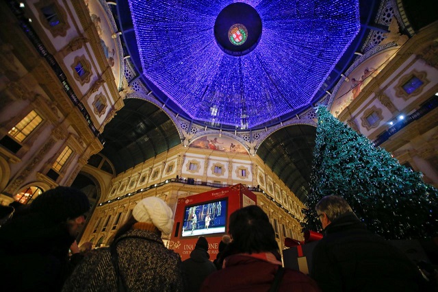 people watch on a maxi screen the opening of the la scala opera house 2017 2018 season in milan italy december 7 2017 photo reuters