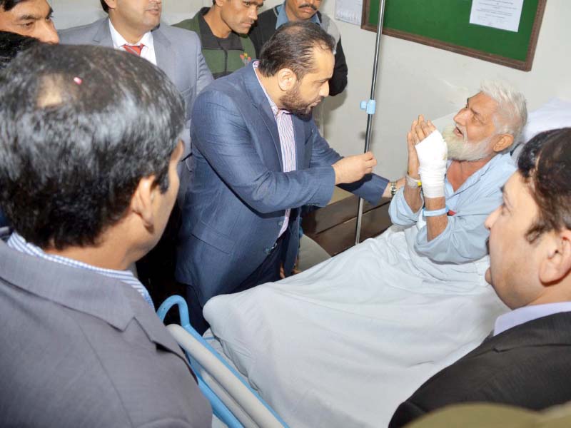 the minister inquires health of a patient during his visit to the hospital photo online