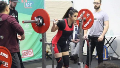 pakistani flag flies high as female powerlifter wins four gold medals in singapore pakistani flag flies high as female powerlifter wins four gold medals in singapore