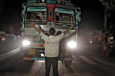 indian police shoot at muslim men carrying cattle again accuse them of slaughter indian police shoot at muslim men carrying cattle again accuse them of slaughter
