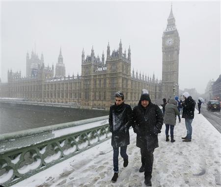 london experiences heavy snowfall photo reuters