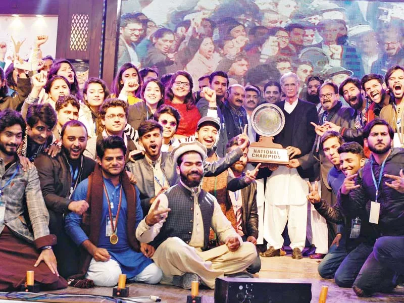 k p cm pervez khattak awards shield to the winning team photo agencies k p cm pervez khattak awards shield to the winning team photo agencies