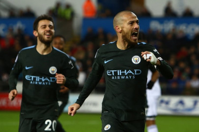 manchester city thrash swansea to create history
