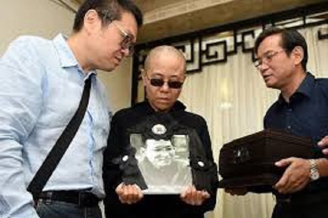 chinese dissident s widow sends desperate letter
