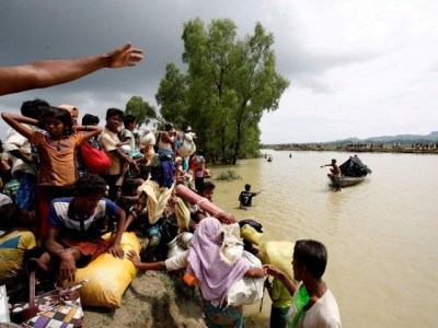 bangladesh stops rohingya preparing to board boat to malaysia bangladesh stops rohingya preparing to board boat to malaysia