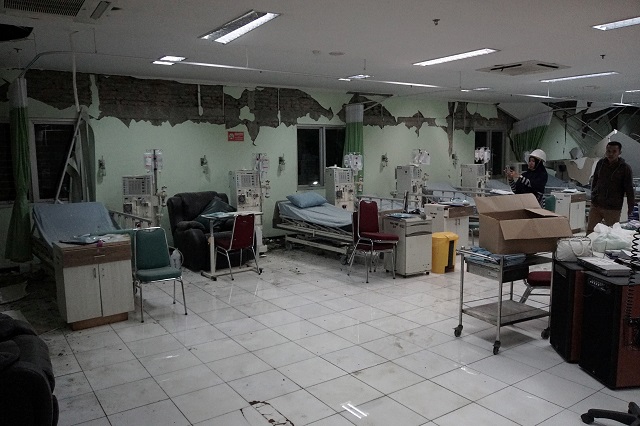 the damaged interior of a hospital is seen after an earthquake hit the city of banyumas indonesia december 16 2017 photo reuters