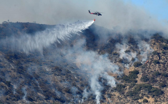 firefighters continue to battle the thomas fire a wildfire near fillmore california december 14 2017 photo reuters