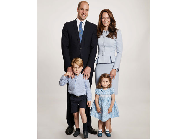 an undated handout picture released by kensington palace on december 18 2017 shows britain 039 s prince william top l duke of cambridge britain 039 s catherine top r duchess of cambridge and their children prince george of cambridge bottom l and princess charlotte of cambridge bottom r posing for a family photograph that was used on the duke and duchess of cambridge 039 s 2017 christmas card photo afp