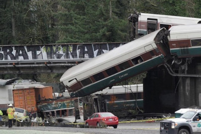 passenger train on new route derails in washington state killing at least 3