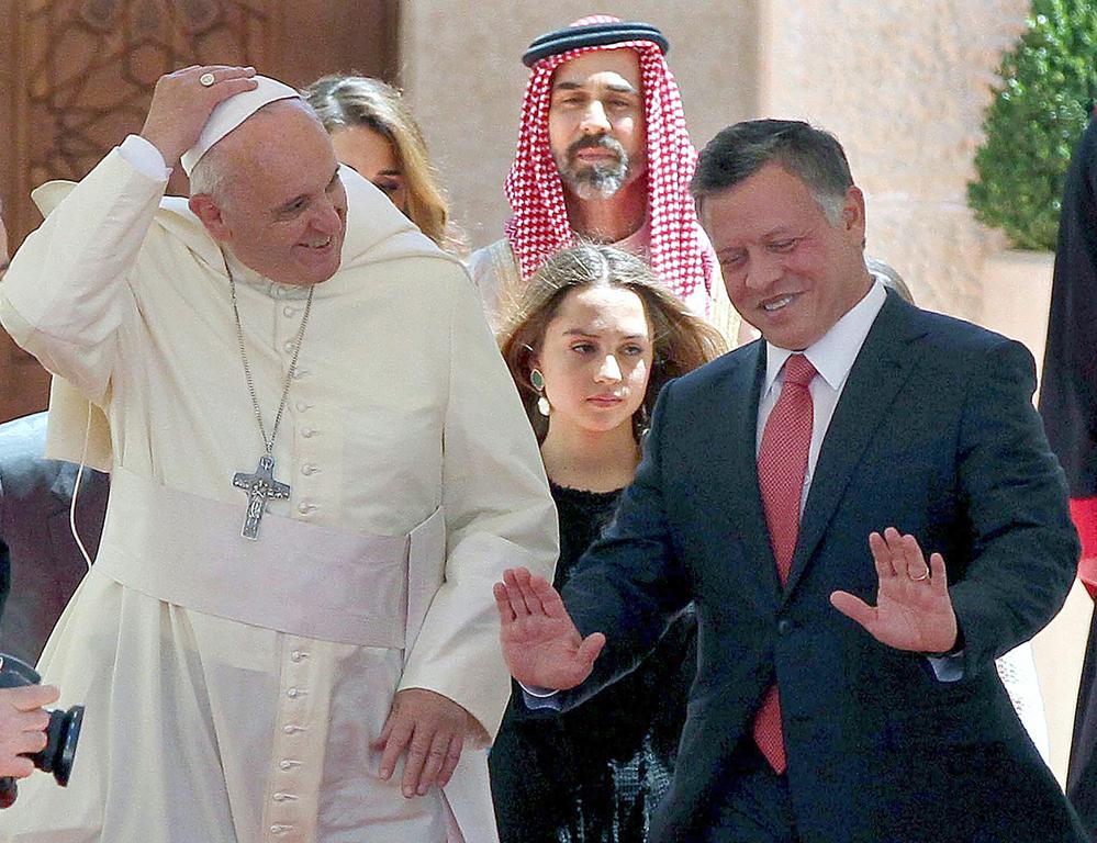pope francis and jordan 039 s king abdullah ii photo reuters