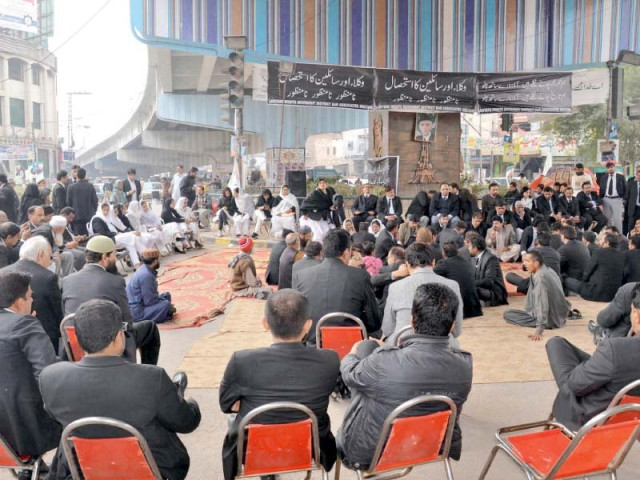 lawyers stage sit in at katcheri chowk in favour of their demands photo online lawyers stage sit in at katcheri chowk in favour of their demands photo online