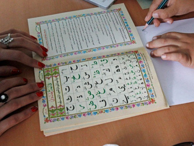 walk held to promote arabic language