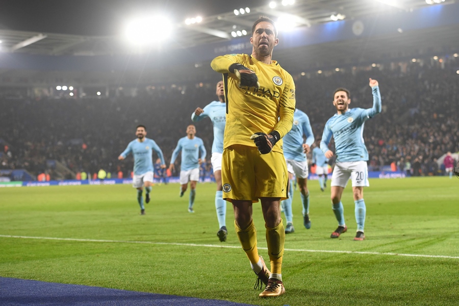 manchester city 039 s chilean goalkeeper claudio bravo c celebrates after saving the final leicester penalty to win the penalty shoot out after extra time during the english league cup quarter final football match between leicester city and manchester city at king power stadium in leicester central england on december 19 2017 photo afp