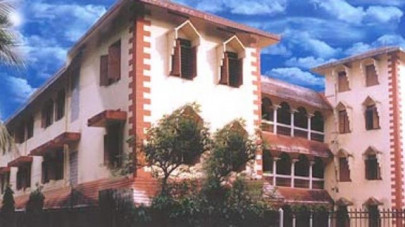 indian schoolboy suspended for long hug with female classmate