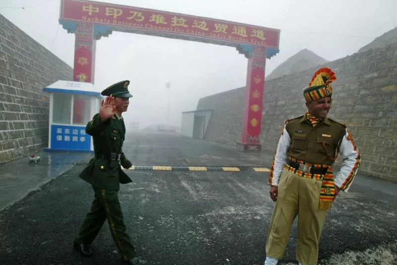 a chinese soldier and his indian counterpart at the ancient nathu la border crossing that remained closed for 44 years after the two asian countries fought a bitter war in 1962 photo afp a chinese soldier and his indian counterpart at the ancient nathu la border crossing that remained closed for 44 years after the two asian countries fought a bitter war in 1962 photo afp