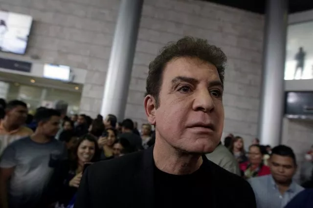 honduran opposition candidate salvador nasralla arrives at toncontin airport after visiting the u s in tegucigalpa honduras december 20 2017 photo reuters honduran opposition candidate salvador nasralla arrives at toncontin airport after visiting the u s in tegucigalpa honduras december 20 2017 photo reuters