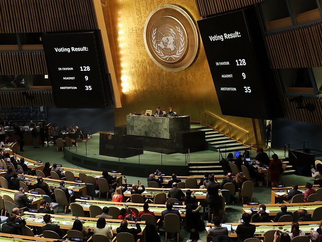 the voting results are displayed on the floor of the united nations general assembly in which the united states declaration of jerusalem as israel 039 s capital was declared quot null and void quot on december 21 2017 in new york city photo afp