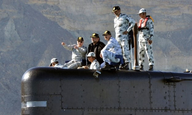 pm shahid khaqan abbasi sailing in pakistan navy submarine pn saad photo nni pm shahid khaqan abbasi sailing in pakistan navy submarine pn saad photo nni