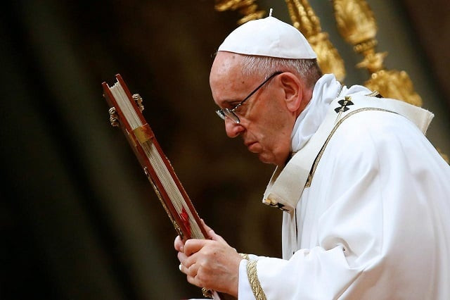 pope francis leads the christmas night mass in saint peter 039 s basilica at the vatican december 24 2017 photo reuters pope francis leads the christmas night mass in saint peter 039 s basilica at the vatican december 24 2017 photo reuters