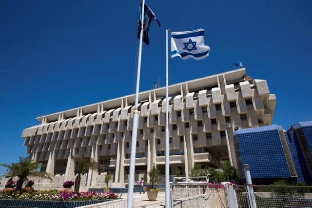 an israeli flag flutters outside the bank of israel building in jerusalem august 7 2013 photo reuters