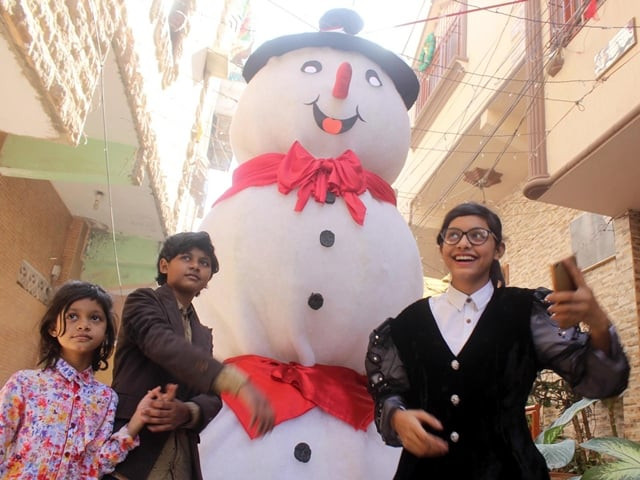 children took selfies with a giant snowman in mehmoodabad photo ppi children took selfies with a giant snowman in mehmoodabad photo ppi