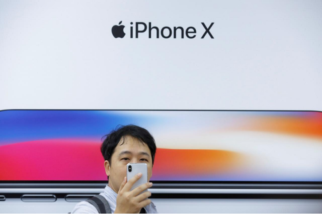 an attendee uses a new iphone x during a presentation for the media in beijing china october 31 2017 photo reuters an attendee uses a new iphone x during a presentation for the media in beijing china october 31 2017 photo reuters