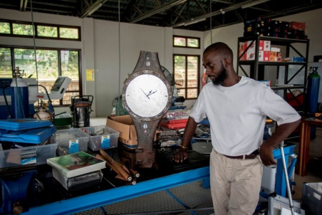 ghanaian artist joseph awuah darko working on a clock the pieces of which were found at agbogloshie dumpsite at his workshop at ashesi university college where he studies outside accra photo afp ghanaian artist joseph awuah darko working on a clock the pieces of which were found at agbogloshie dumpsite at his workshop at ashesi university college where he studies outside accra photo afp