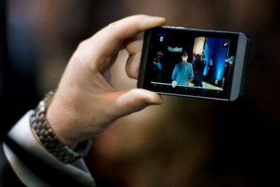 whatsapp to stop working on some blackberry devices