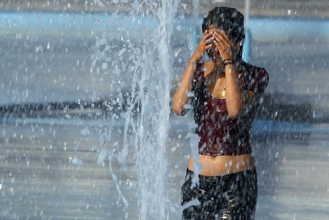 file photo a girl cools off in the unisphere fountain at the flushing meadows corona park in the queens borough of new york july 22 2011 photo reuters