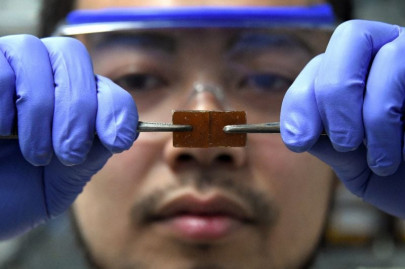 self healing glass cracking discovery from japan promises to revolutionise everyday products