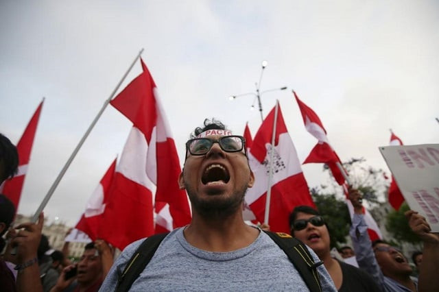 people march against president pedro pablo kuczynski 039 s pardon for former president alberto fujimori in lima peru december 28 2017 photo reuters people march against president pedro pablo kuczynski 039 s pardon for former president alberto fujimori in lima peru december 28 2017 photo reuters