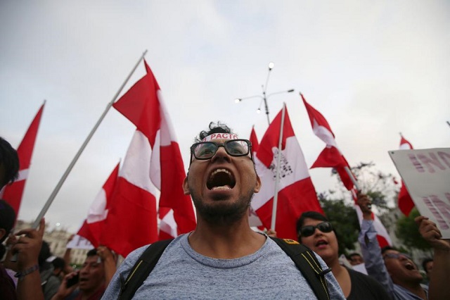 people march against president pedro pablo kuczynski 039 s pardon for former president alberto fujimori in lima peru december 28 2017 photo reuters