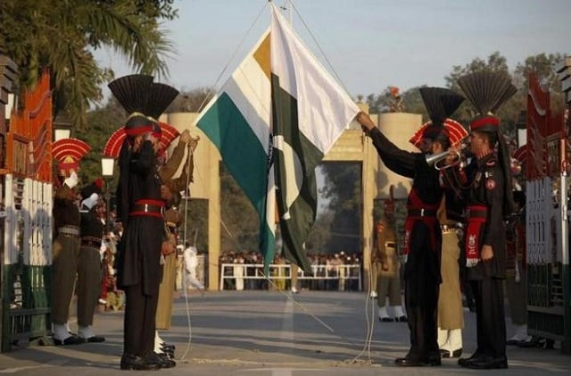 pakistan rangers r and indian border security force personnel take part in the daily flag lowering ceremony at their joint border post of wagah near lahore photo reuters pakistan rangers r and indian border security force personnel take part in the daily flag lowering ceremony at their joint border post of wagah near lahore photo reuters