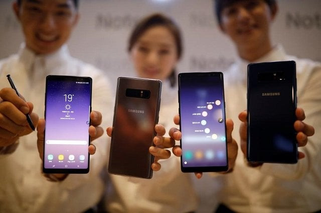 models pose for photographs with samsung electronics 039 galaxy note 8 during its launching ceremony in seoul south korea september 12 2017 photo reuters models pose for photographs with samsung electronics 039 galaxy note 8 during its launching ceremony in seoul south korea september 12 2017 photo reuters