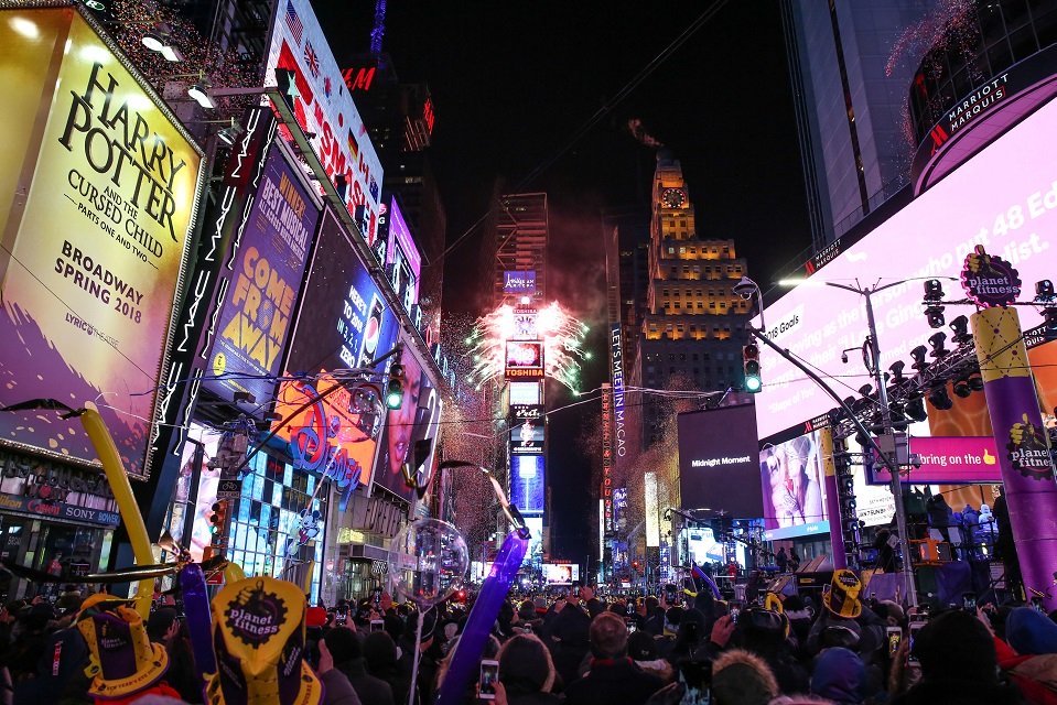 revelers celebrate the new year 039 s eve in times square in manhattan new york u s december 31 2017 photo reuters