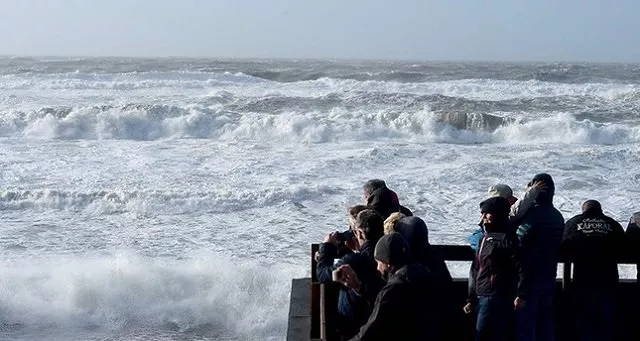 people watch waves during the storm carmen in lacanau southwestern france on january 1 2018 photo afp people watch waves during the storm carmen in lacanau southwestern france on january 1 2018 photo afp