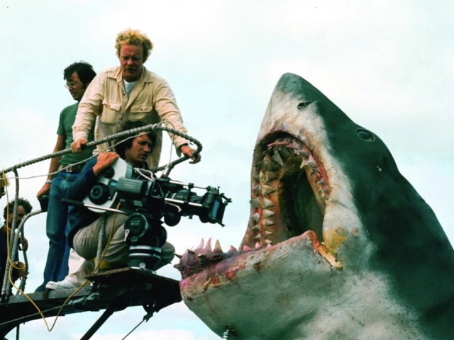 spielberg s cast and crew film with a mechanical shark photo file spielberg s cast and crew film with a mechanical shark photo file
